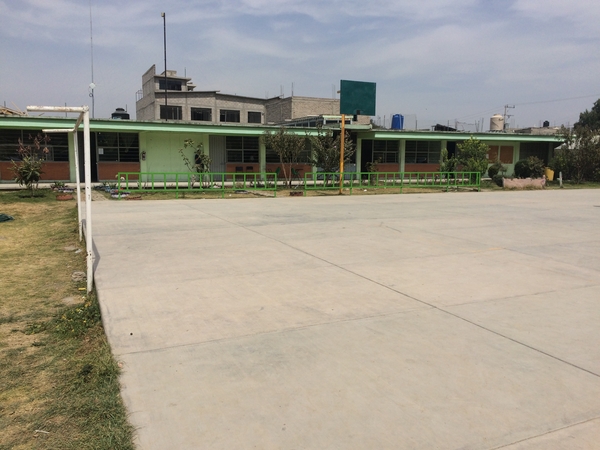 Cancha de basquetbol y futbol.